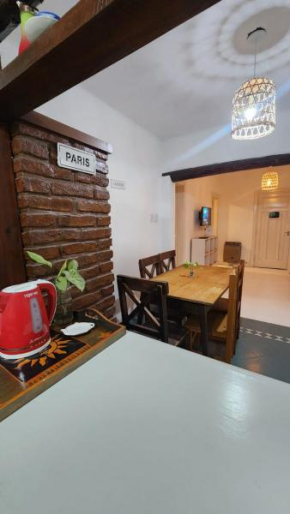 Cálida Casa - 2 Hab - centro MG -15 min Ezeiza